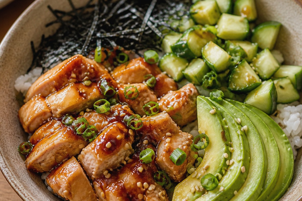 Quick Black Bean Garlic Sauce Chicken Rice Bowl with broccoli finished recipe with vegetables and sauce