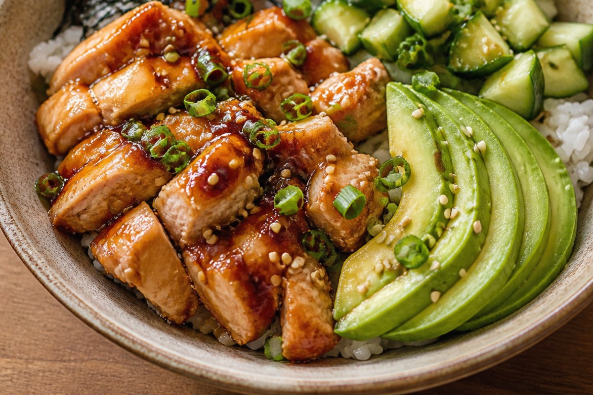 Quick Sweet Chili Sauce Fish Rice Bowl with red bell pepper finished recipe with vegetables and sauce