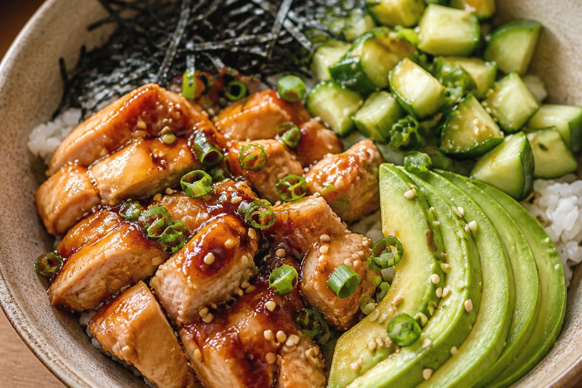 Sesame Kung Pao Sauce Beef Sushi Bowl with red bell pepper finished recipe with vegetables and sauce